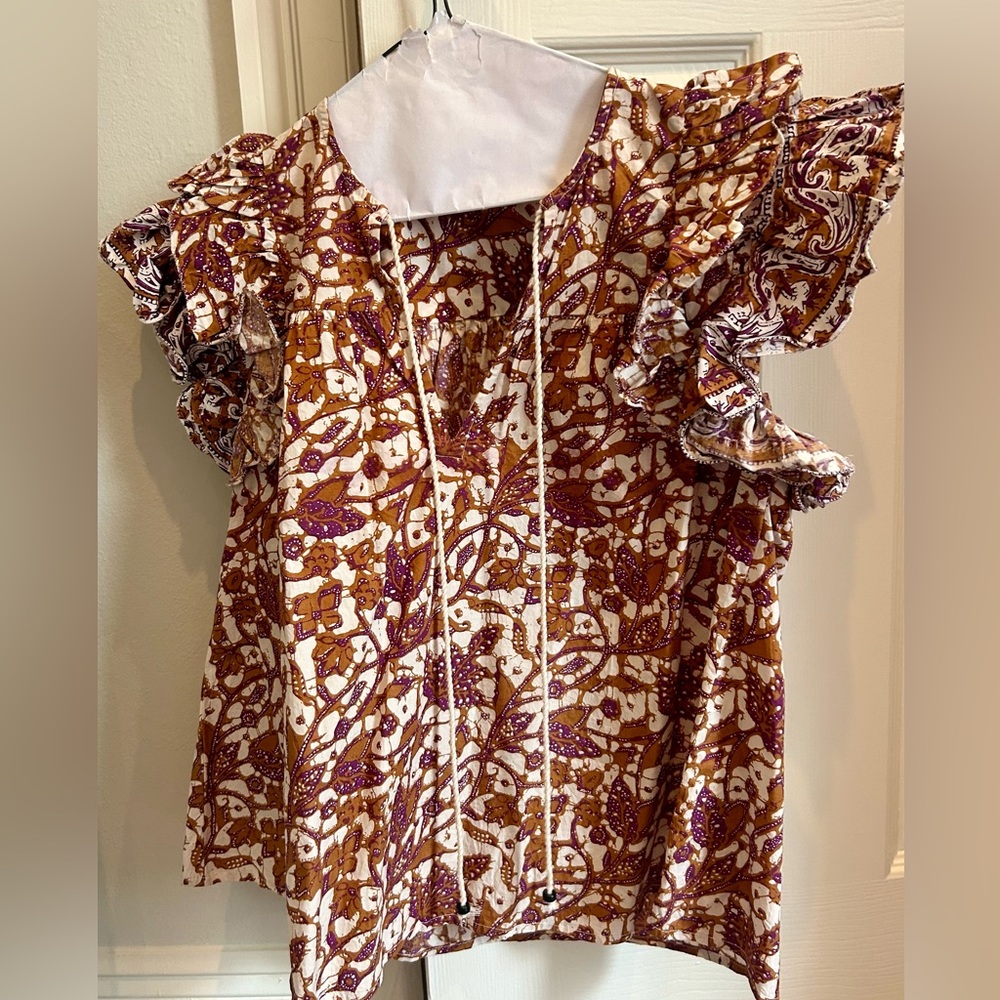 Love the Label Ruffle Sleeve Top